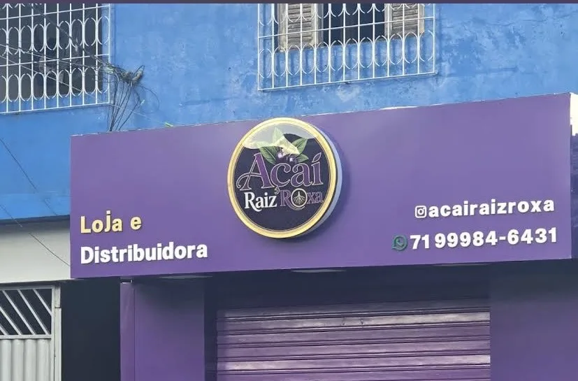 Fachada roxa da Açaí Raiz Roxa, loja e distribuidora